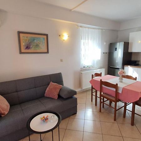 Apartment Nevenka คิร์ก ภายนอก รูปภาพ