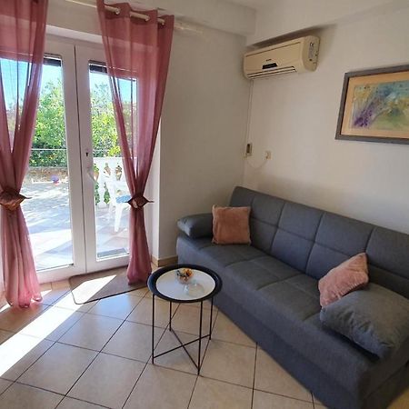 Apartment Nevenka คิร์ก ภายนอก รูปภาพ
